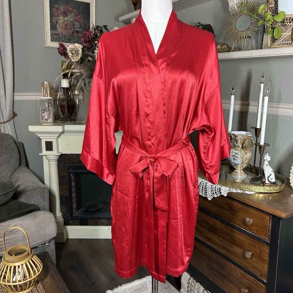 Victorias Secret Robe Womens Size S/M Red Satin Silky Short 3/4 Sleeve Pockets